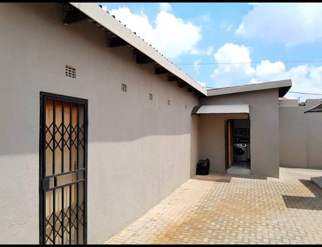 3 BEDROOM HOUSE FOR SALE IN ORLANDO